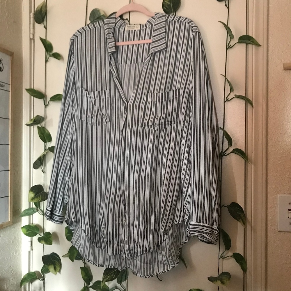 ❤️❤️❤️stripped button down blouse